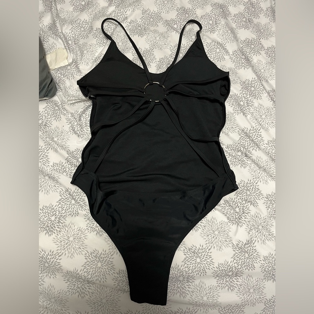 Strapping one piece